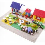 King Cole Foldaway Farmyard Friends Book 1