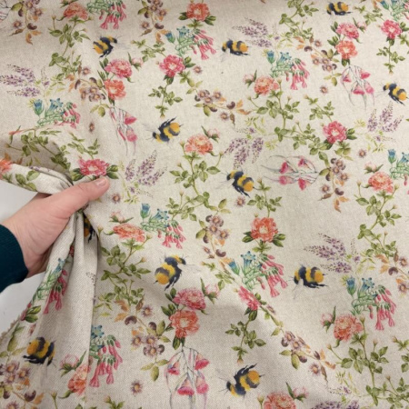 Botanical Bee Linen Look