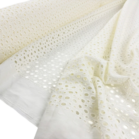 Cream Circles Embroidery Anglais